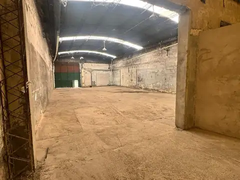 ALQUILER GALPÓN 375 M2. VILLA TESEI