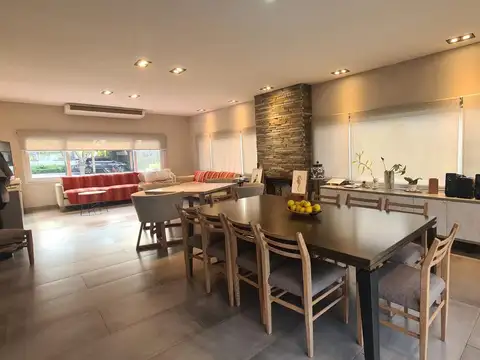 Casa 5 ambientes con 3 baños