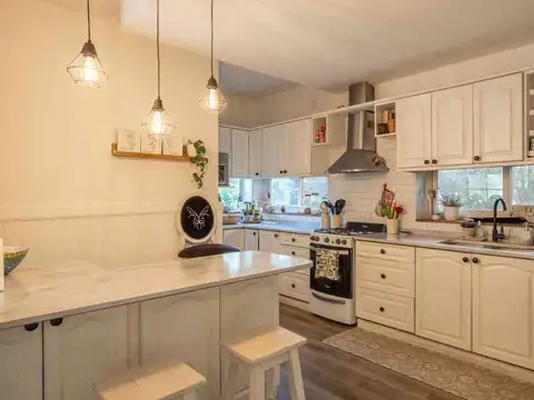 Casa en Venta con 3 cocheras