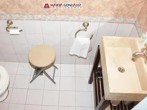 Casa 4 ambientes con 2 baños