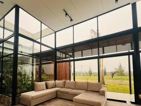 Casa 6 ambientes con 4 baños