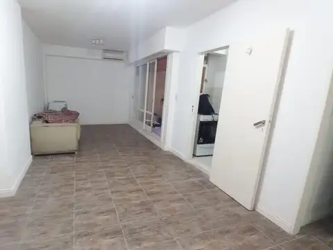 Centro a metros Plaza San Martin, 2 ambientes comodos con patio, excelente ubicacion