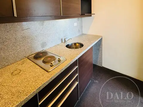 Oficina en Alquiler con 1 cochera