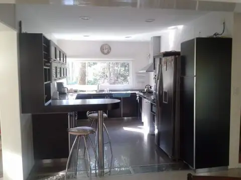 Casa 6 ambientes con 3 baños