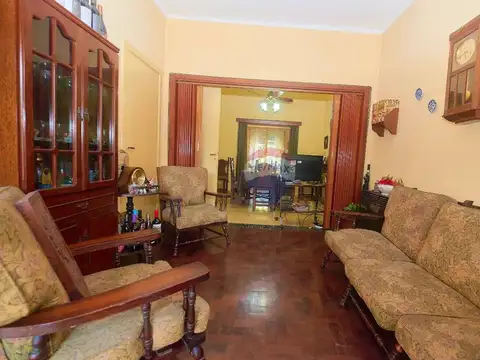 Corrientes e/ Zapiola y Republica 600