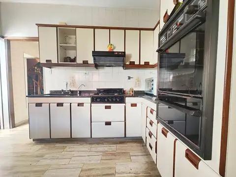 Casa en Venta con 3 cocheras