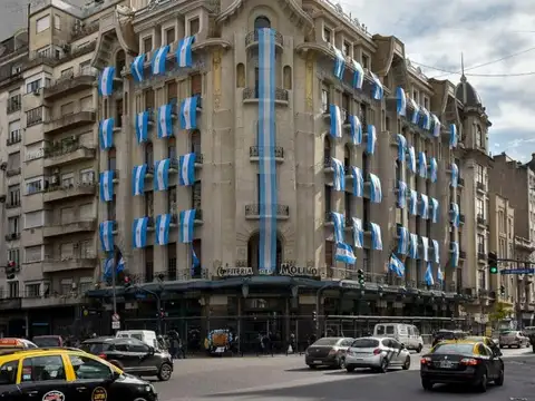 25 de Mayo e/ Teniente General Juan Domingo Perón y Bartolomé Mitre