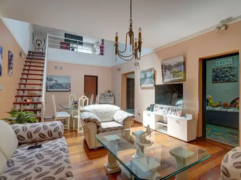 Depto Tipo Casa en Venta de 5 ambientes