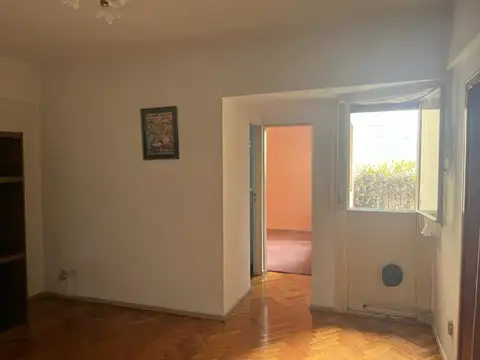 VILLA DEL PARQUE: 2 ambientes cfte pleno corazón de Villa del Parque