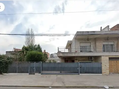 *IMPECABLE CASA 5 AMBIENTES C/GARARAGE  * BUENA UBI RAMOS MEJIA * GRAN PARQUE, QUINCHO Y PILETA *