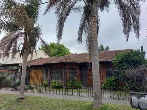 Venta de Casa de 4 ambiente con Pileta