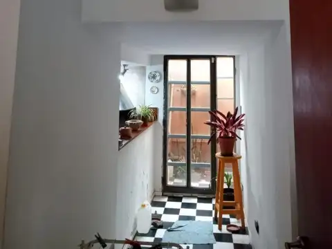 CASA AL FRENTE ENTRE RIOS 2100