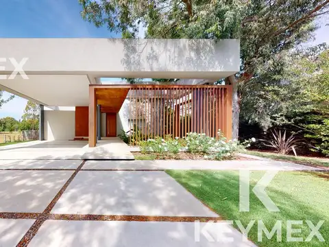 VENTA CASA DE 3 DORMITORIOS EN MIRALAGOS