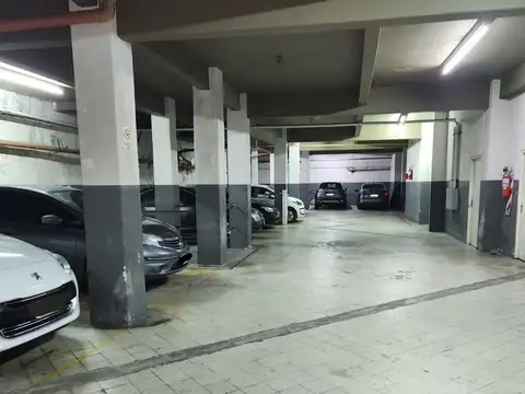 COCHERA EN VENTA- MONTEVIDEO y Bmé. Mitre