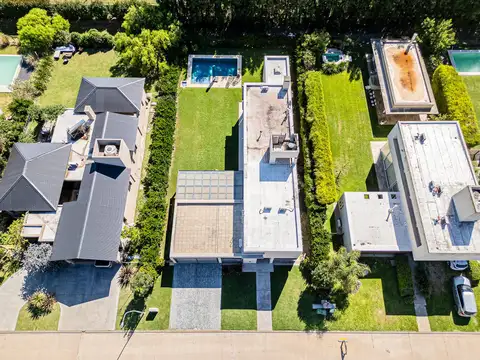 Casa en Venta con 2 cocheras