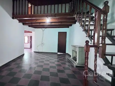 Casa en Alquiler con 1 cochera