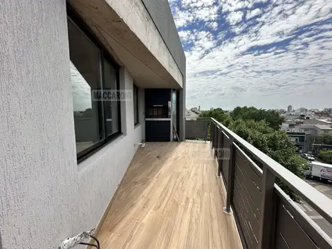 Emilio Castro 7000, Piso 1