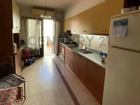 Casa 6 ambientes con 4 baños