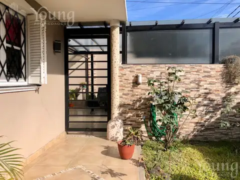 Casa 4 ambientes con 2 baños