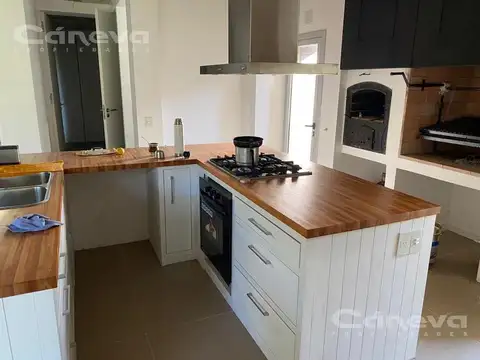 Excelente propiedad en VILLAROBLES, Pinamar de exclusivo diseño