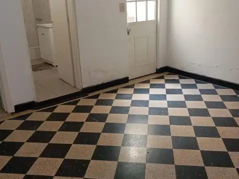 CASA 2 AMBIENTES Y MEDIO CON COCHERA, PARRILLA Y TERRAZA