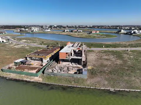 Casa en Venta 6 Ambientes en Los Puentes Nordelta.