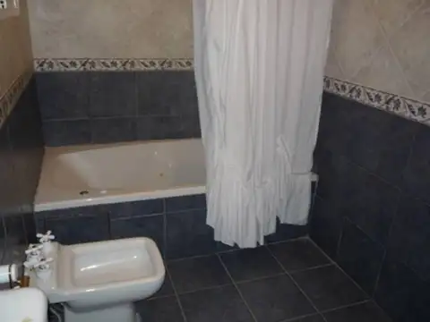 Casa 7 ambientes con 4 baños