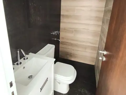 Casa 5 ambientes con 4 baños