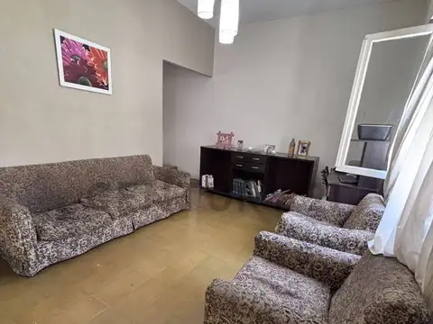   ¡OPORTUNIDAD! DOS CASAS EN UN MISMO LOTE – GRANADERO BAIGORRIA  