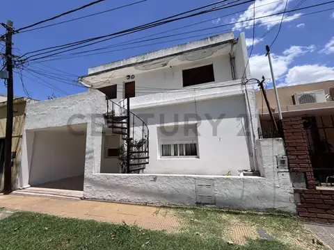  ¡OPORTUNIDAD! DOS CASAS EN UN MISMO LOTE – GRANADERO BAIGORRIA  