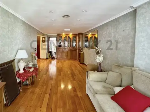 VENTA PISO 4 AMBIENTES DE CATEGORÍA CON COCHERA MÁS  MONOAMBIENTE PLAZA MITRE