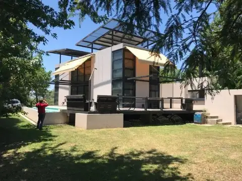 VENDO HERMOSA CASA DE DISEÑO EN COUNTRY EL PASO