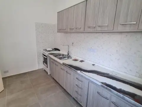 Casa 6 ambientes con 1 baño