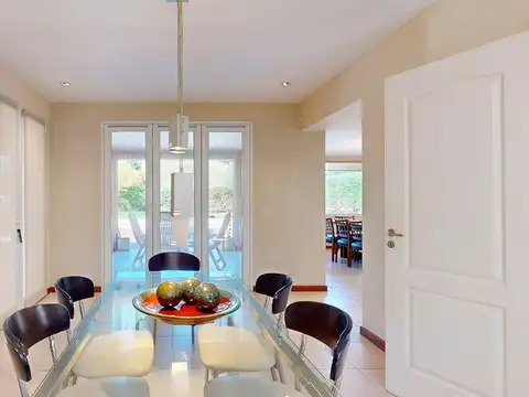 Casa 6 ambientes con 3 baños