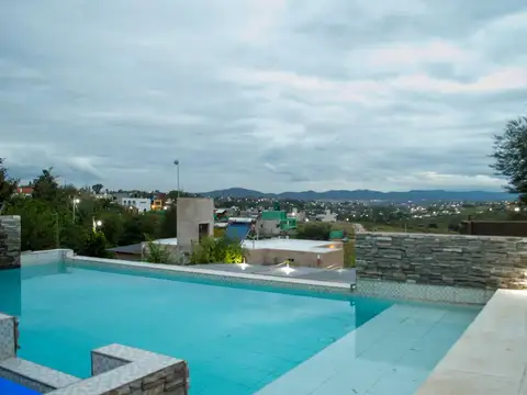 Complejo de 3 departamento con Local-cocheras y Pileta