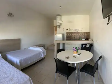 Complejo de 3 departamento con Local-cocheras y Pileta