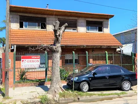 CASA MULTIFAMILIAR, PB 3 AMBIENTES C/ JARDIN - P.A DEPTO 3 A