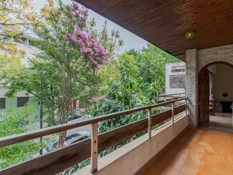 Casa 8 ambientes con 4 baños