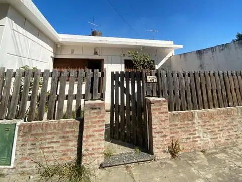 Casa 3 ambientes con 1 baño