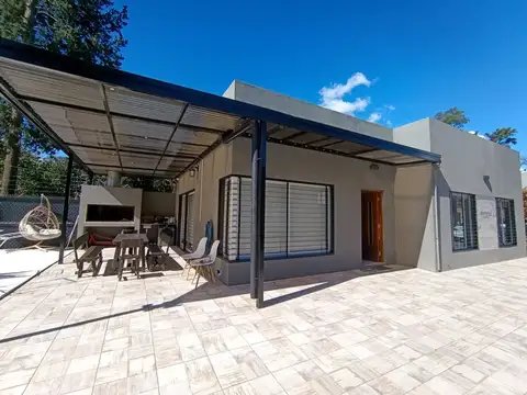 Casa 4 ambientes con 2 baños