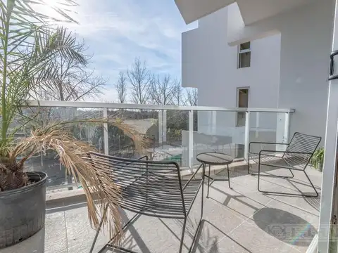 Loft Ayres Studios, Ayres Vila