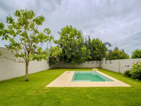 Moderna casa con pileta en San Antonio de Areco