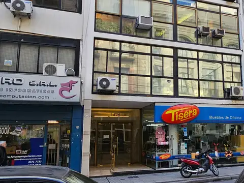 Oficina 5 ambientes con 2 baños