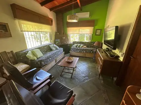 Casa 2 ambientes con 2 baños