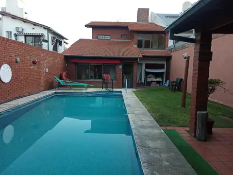 Casa 7 ambientes con 4 baños