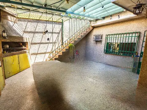 VENTA CASA 2 DORMITORIOS, COCHERA ECHESORTU