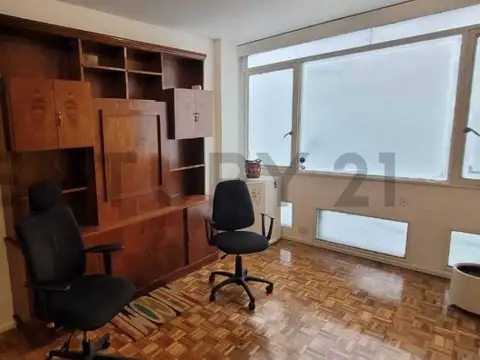 Florida 142 , Piso 0