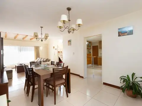 Casa 5 ambientes con 2 baños