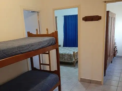 Casa reciclada, dos dormitorios, living, cocina, baño. Garage con dependencias, consta de habitación