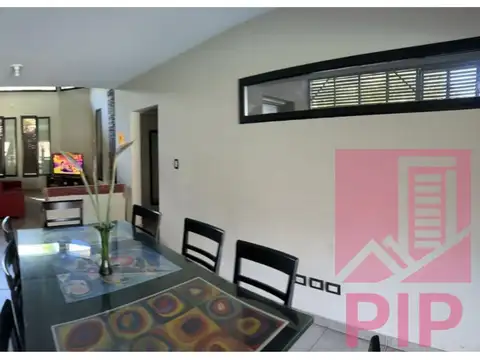 Casa 5 ambientes con 4 baños